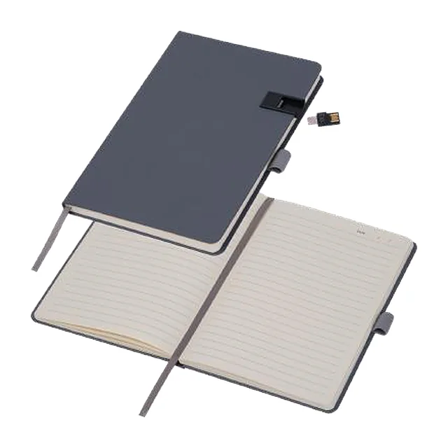 Notes A5 w linie z wbudowaną pamięcią USB 16 GB, rozłożony obok zamkniętego