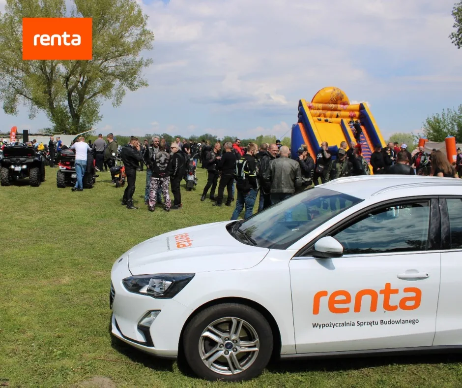 Auto firmowe renta z oklejeniem, na wydarzeniu plenerowym