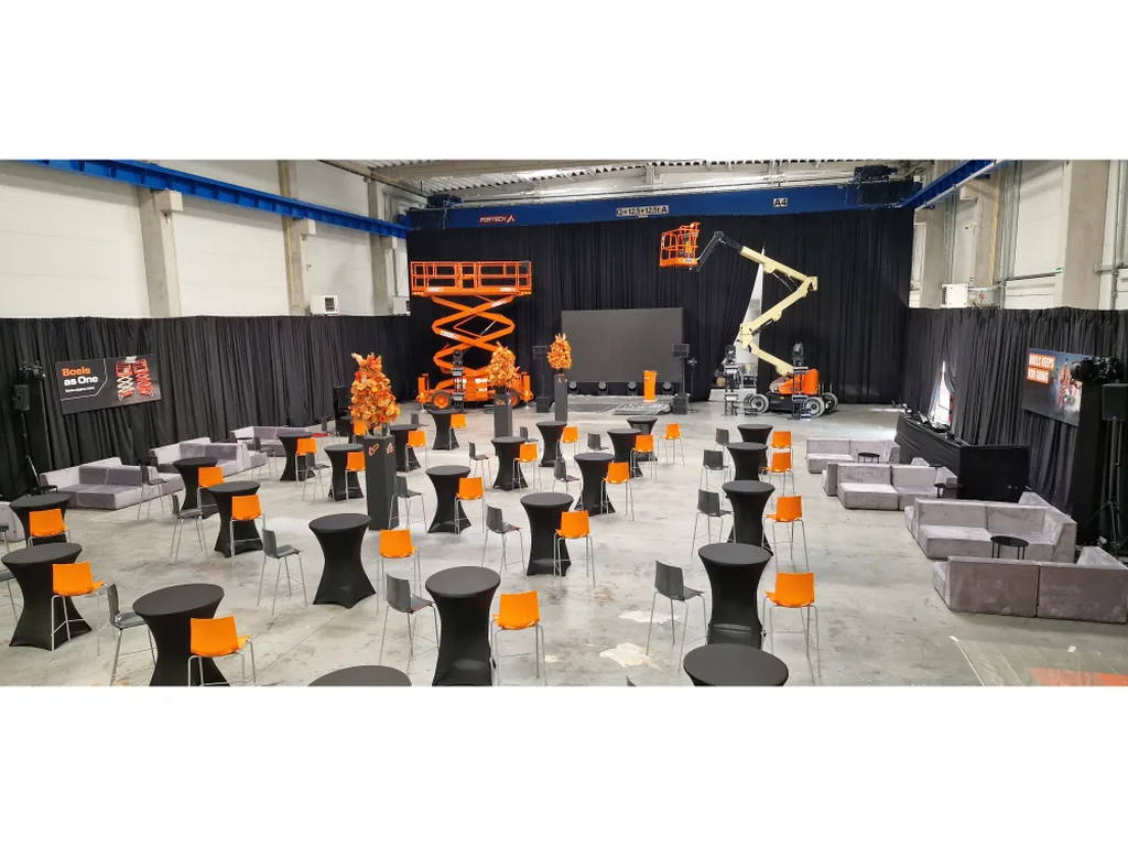 Zabudowa eventowa w barwach Boels