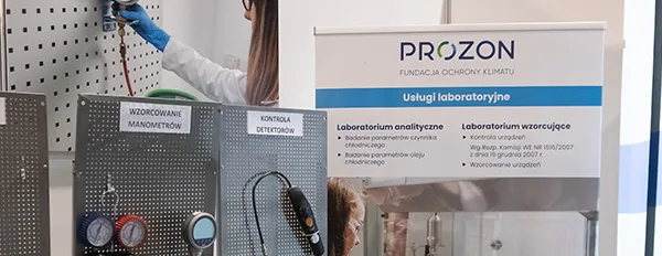 Stoisko PROZON z rollupem przy wejściu