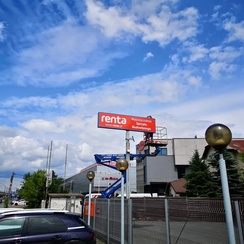 Reklama zewnętrzna oddziału Renta od strony ulicy