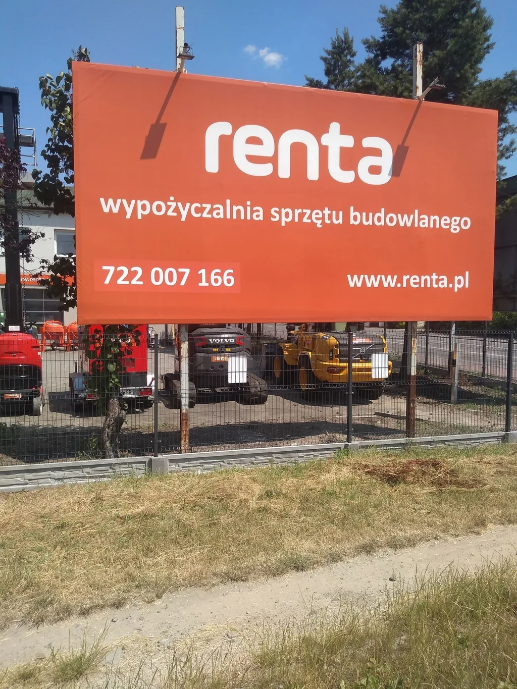 Tablica Renta na ogrodzeniu