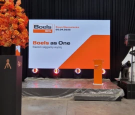 Scenografia eventowa na konferencji w Warszawie, scena, ścianka brandingowa LED