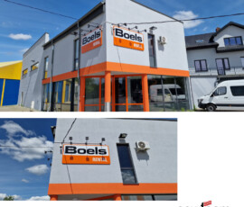 Kaseton świetlny i semaforowy Boels Rental na elewacji oddziału